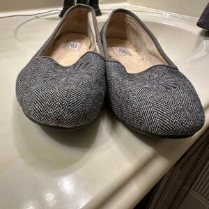 EUC Ugg herringbone flats, wool lined